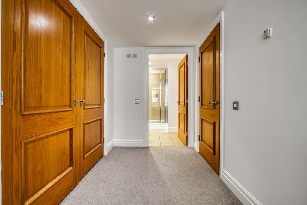 Luxury Living In Paddington, * Londra