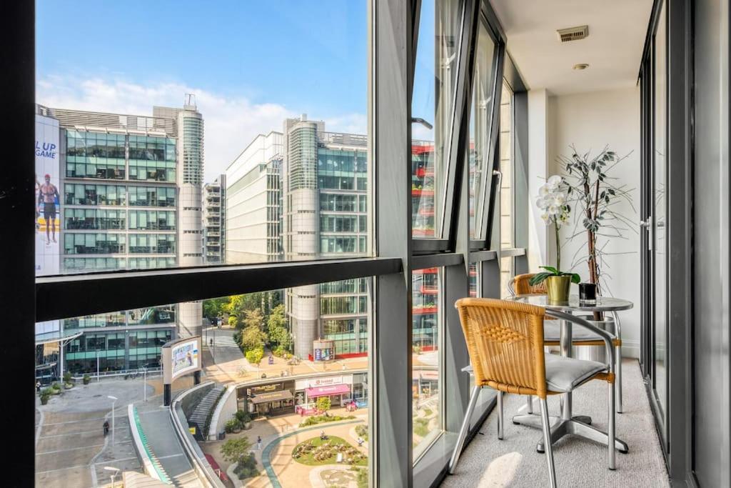 Luxury Living In Paddington, * Londra